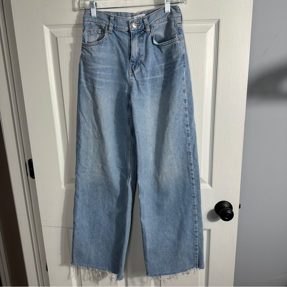 Zara wide leg jeans, size 2, distressed, trendy, spring, casual, denim, weekend - Picture 1 of 8